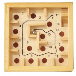 Labirint numerotat cu bilă natur